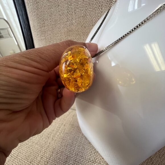Vtg 18K GP Duck Pendant Necklace with Pressed Baltic Amber Drop - Unique Animal - Picture 3 of 13